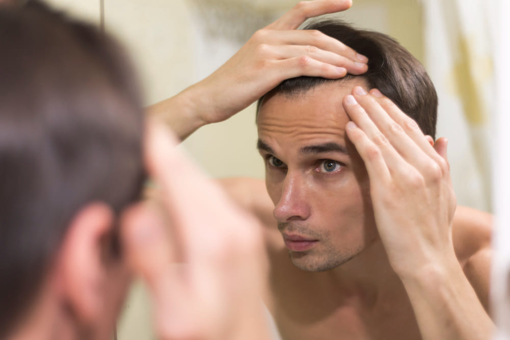 Залысины у мужчин: что делать и какие средства помогают восстановить рост волос